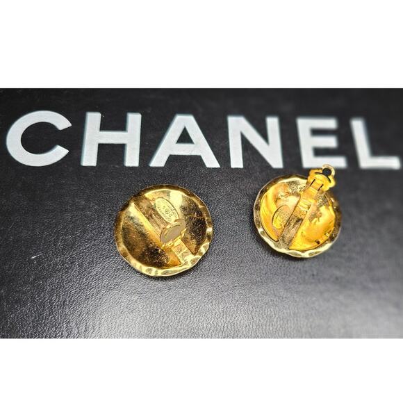 CHANEL Vintage Round Matrasse Coco Large Earrings Gold Quilted - Picture 5 of 7